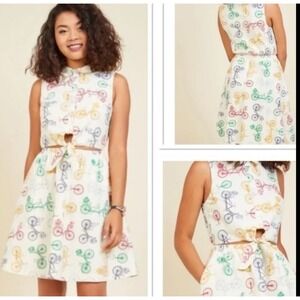 ModCloth Size Large Sleeveless Tie-Waist Shirt Dress Bicycle Print White‎